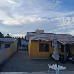 Casa com piscina em capao novo